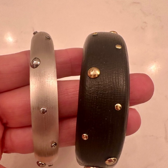 Alexis Bittar White Silver studded Lucite bracelet - Picture 4 of 9